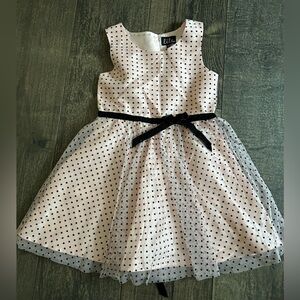 Girl’s‎ dress size 5